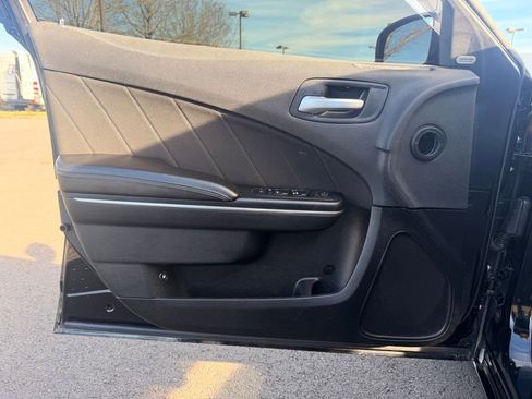 Used 2017 Dodge Charger R/T image 11