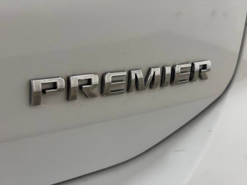 Certified 2021 Chevrolet Equinox Premier FWD image 18