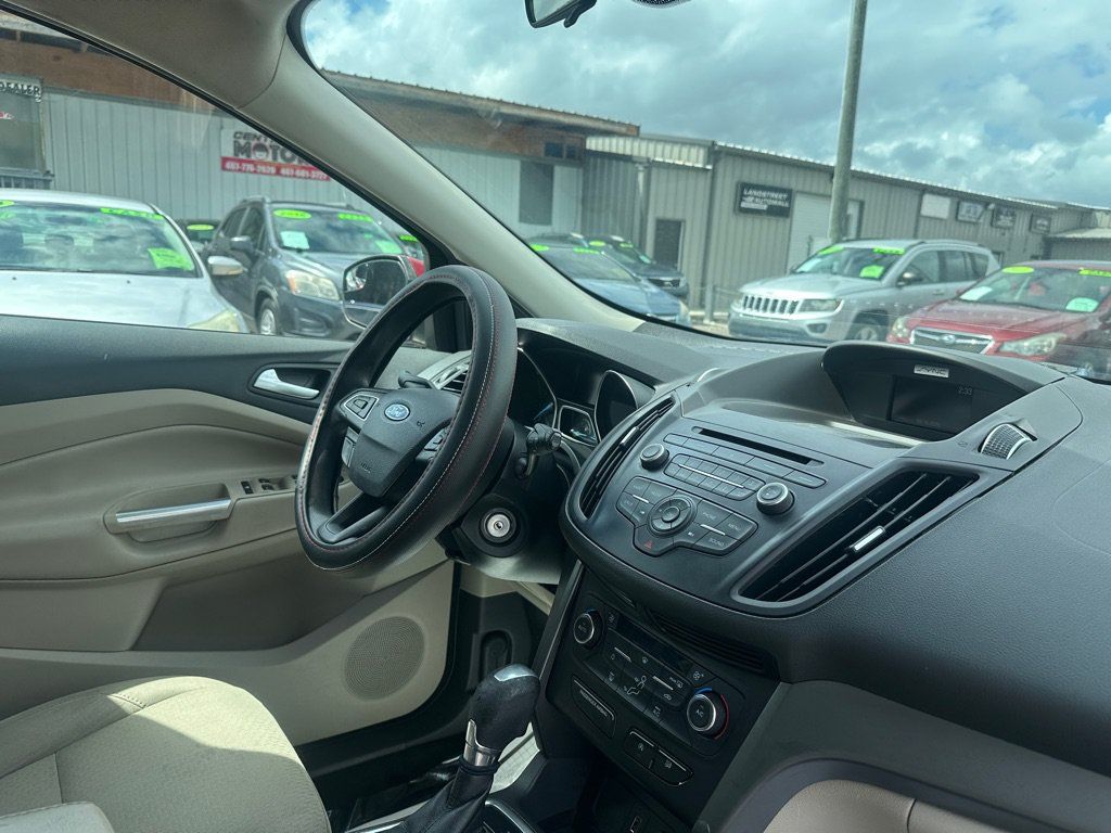 Used 2017 Ford Escape SE FWD image 8