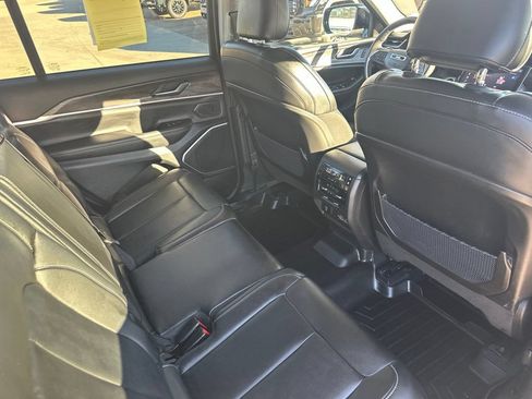 Used 2023 Jeep Grand Cherokee L Limited w/ Black Appearance Package AWD/4WD image 29