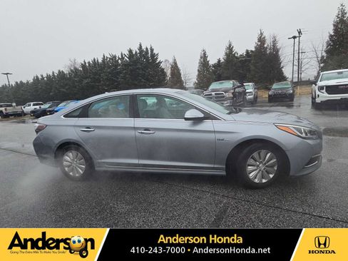 Used 2016 Hyundai Sonata SE image 1