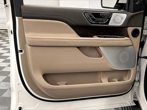 Used 2024 Lincoln Navigator Reserve image 19