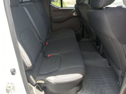 Used 2018 Nissan Frontier PRO-4X AWD/4WD image 31