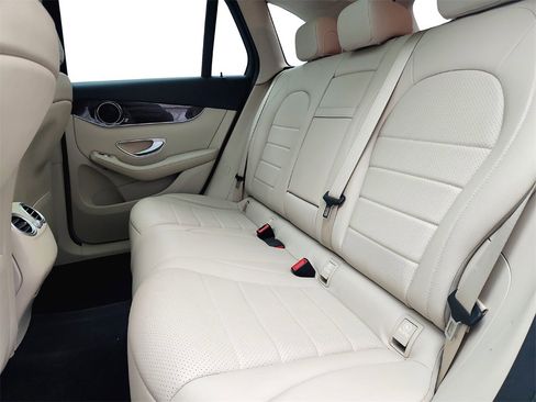 Used 2019 Mercedes-Benz GLC 300 4MATIC w/ Premium Package image 22