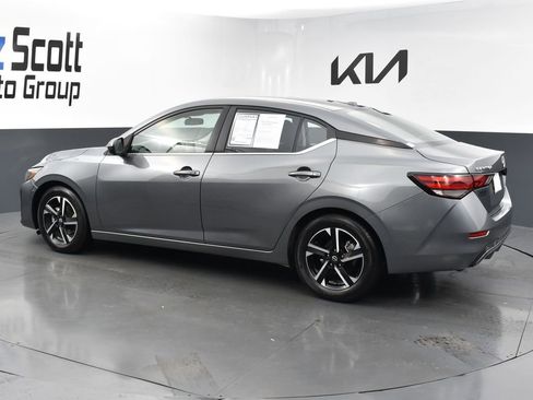 Used 2024 Nissan Sentra SV image 3