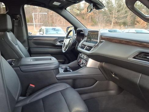 Used 2022 Chevrolet Suburban LT w/ LT Signature Package image 23