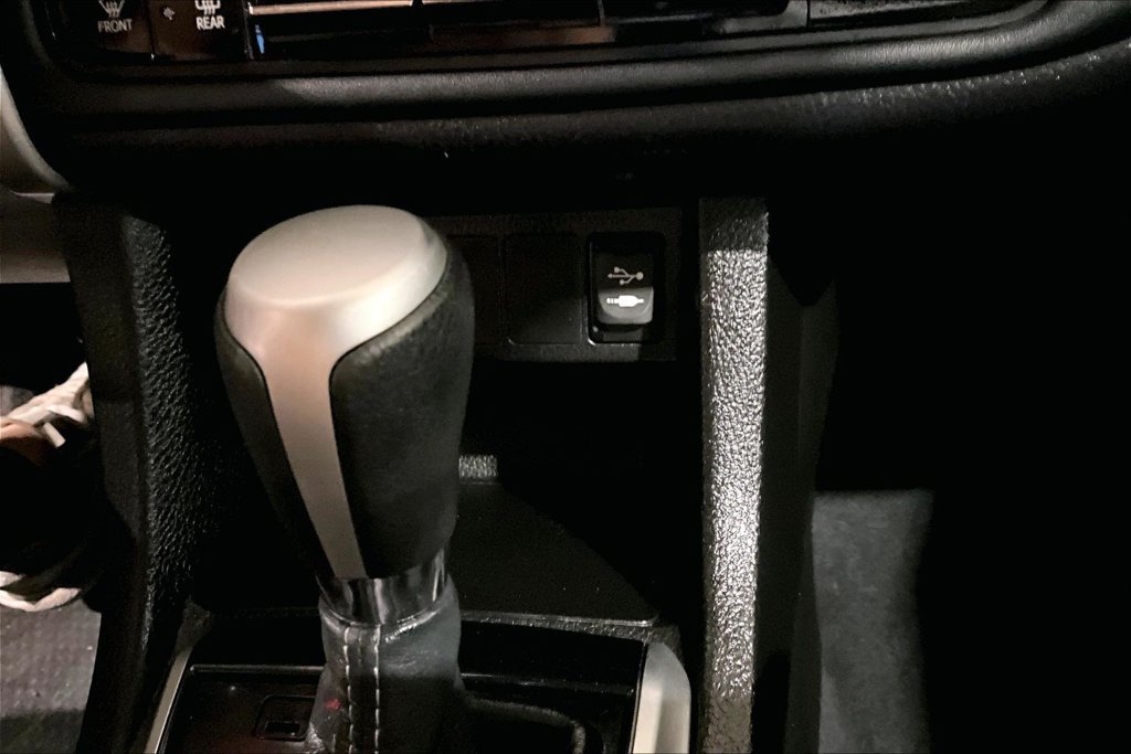 Used 2019 Toyota Corolla LE FWD image 33