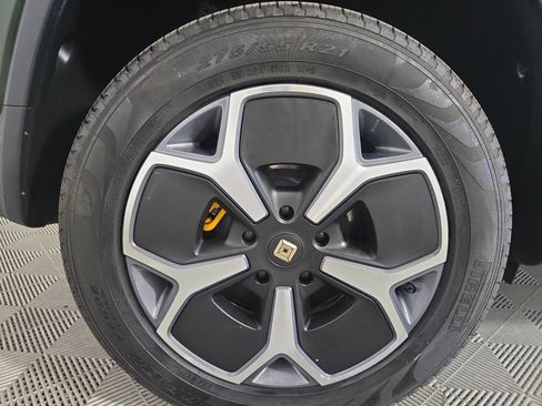 Used 2024 Rivian R1S Adventure image 12