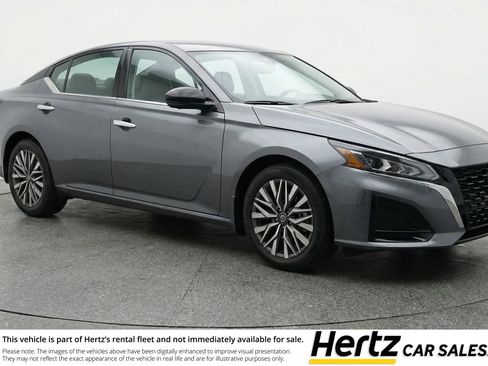 Used 2025 Nissan Altima 2.5 SV image 1