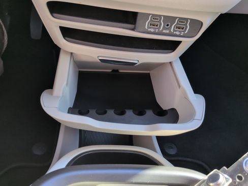Used 2024 Chrysler Pacifica Touring-L FWD image 27