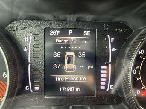 Used 2014 Jeep Cherokee Sport image 21