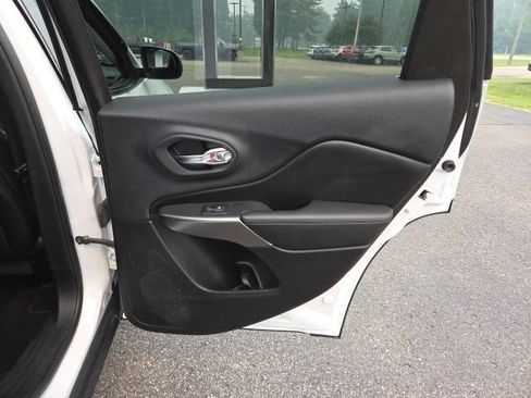 Used 2019 Jeep Cherokee Limited AWD/4WD image 50