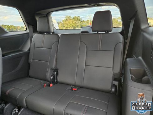 Used 2024 Chevrolet Traverse RS image 47