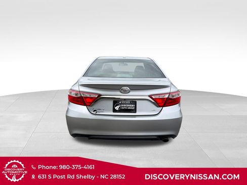 Used 2017 Toyota Camry SE w/ Moonroof Package FWD image 7
