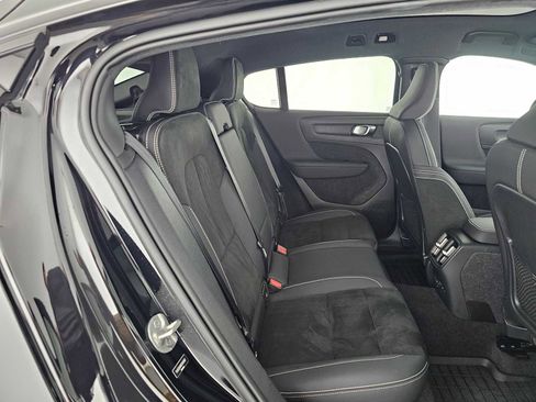 Used 2023 Volvo C40 P8 Recharge Ultimate image 12