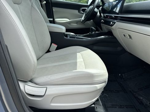 Used 2025 Kia Sorento S w/ Panoramic Sunroof Package FWD image 16