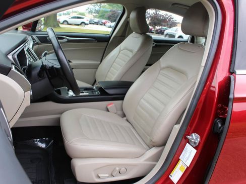 Used 2017 Ford Fusion SE w/ Fusion SE Technology Package FWD image 16