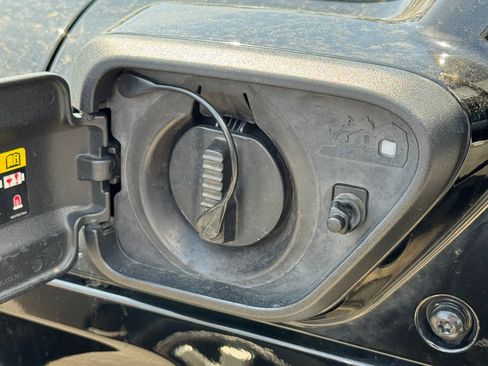 Used 2023 Jeep Wrangler Unlimited Sahara AWD/4WD image 10