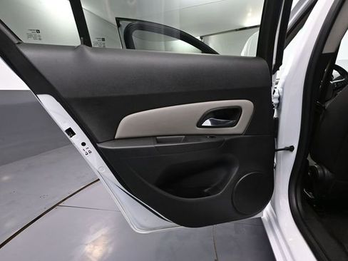 Used 2016 Chevrolet Cruze LS image 29