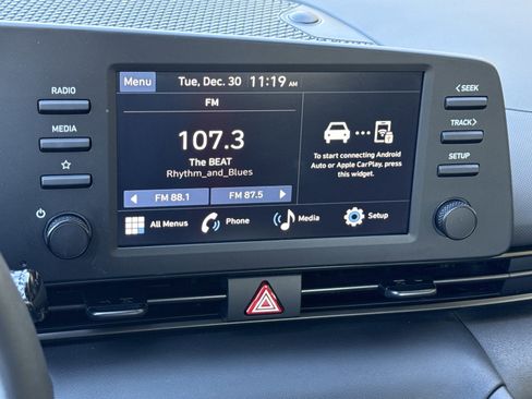 Certified 2025 Hyundai Elantra Sport image 22