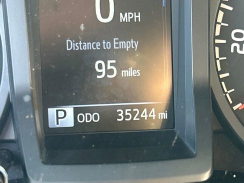 Used 2022 Toyota Tacoma SR image 21