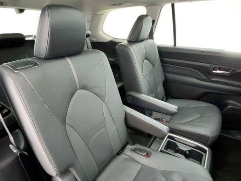 Used 2024 Toyota Grand Highlander Platinum image 30