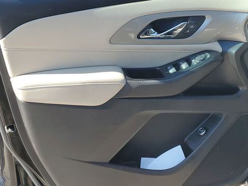 Used 2022 Chevrolet Traverse LT image 26