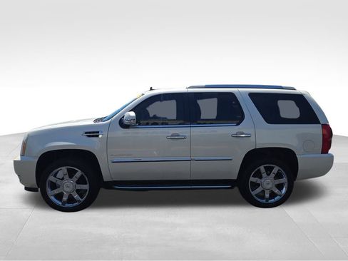 Used 2012 Cadillac Escalade Luxury image 2