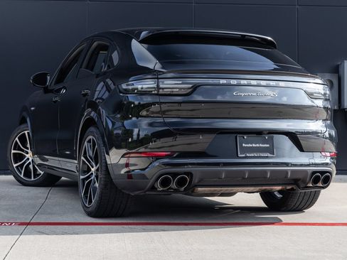 Used 2023 Porsche Cayenne Turbo S AWD/4WD image 3