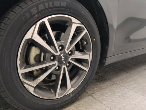Used 2024 Kia Forte LXS w/ LXS Technology Package FWD image 31