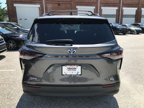 Certified 2025 Toyota Sienna XLE AWD/4WD image 7