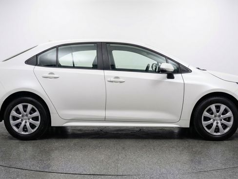 Used 2025 Toyota Corolla LE FWD image 11