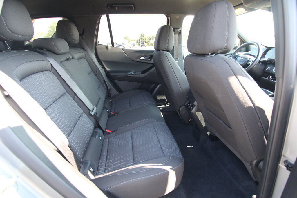 Used 2026 Chevrolet Equinox LT AWD/4WD image 9