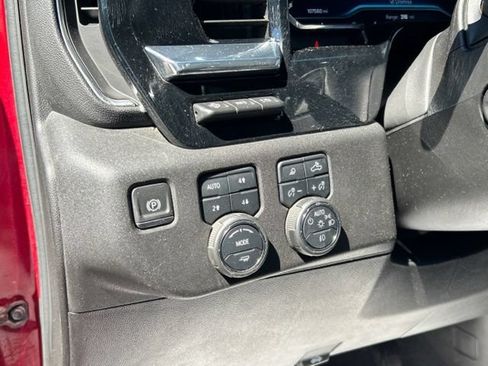 Used 2024 Chevrolet Silverado 1500 High Country w/ Technology Package AWD/4WD image 34