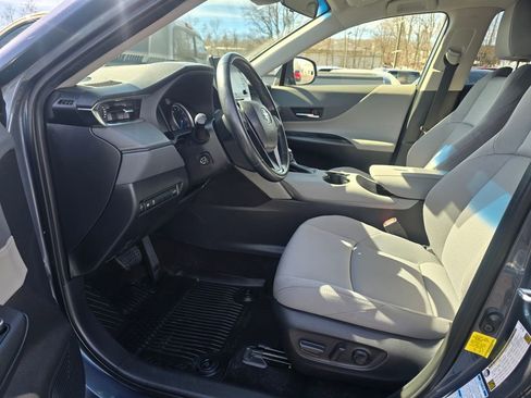 Certified 2021 Toyota Venza LE image 16