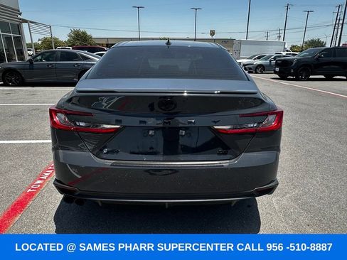 Used 2025 Toyota Camry SE w/ Convenience Package FWD image 8