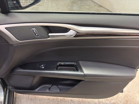 Used 2015 Ford Fusion SE w/ Equipment Group 202A image 20