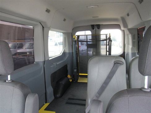 Used 2018 Ford Transit 150 XLT image 32