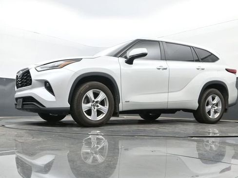 Used 2023 Toyota Highlander LE image 12