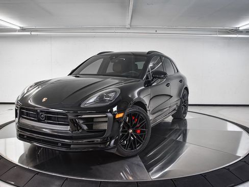 Certified 2025 Porsche Macan GTS image 1