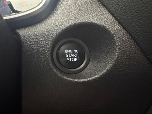Used 2025 Toyota Corolla Cross XLE w/ Convenience Package FWD image 19