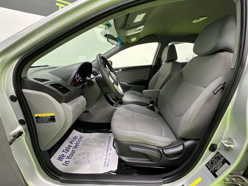 Used 2013 Hyundai Accent GLS FWD image 16