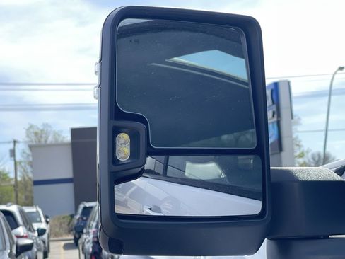 Used 2024 GMC Sierra 2500 AT4 w/ Technology Package AWD/4WD image 19