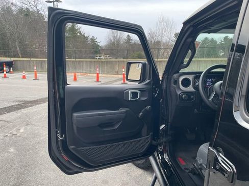 Used 2024 Jeep Gladiator Sport image 23