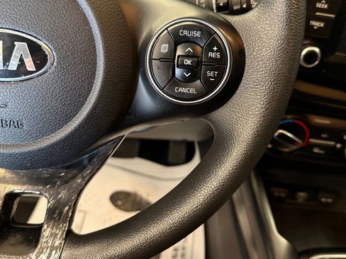 Used 2020 Kia Soul LX FWD image 10