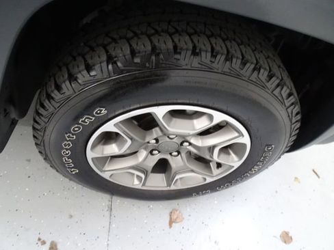 Certified 2023 Jeep Cherokee Trailhawk w/ Premium Leather Package image 31