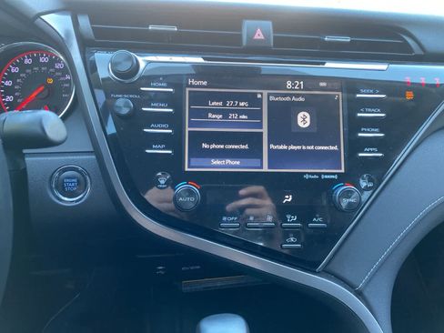 Used 2019 Toyota Camry XSE image 14