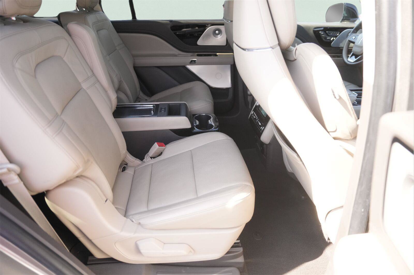 Used 2020 Lincoln Aviator Reserve w/ Equipment Group 201A RWD image 18