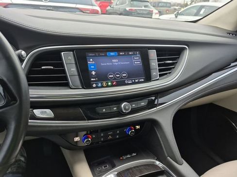 Used 2023 Buick Enclave Essence AWD/4WD image 13