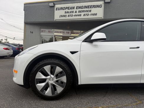 Used 2021 Tesla Model Y Long Range AWD/4WD image 9
